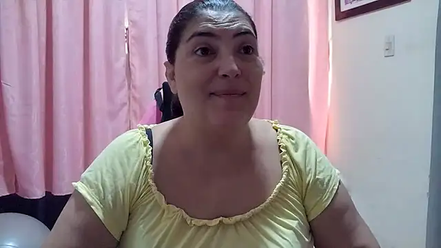 Snapshot of lina_maria99 chatting on 05/27/26, 11:51 lina maria99 online show from 05/27/26, 11:51
