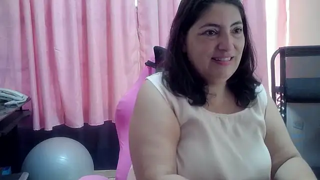 Snapshot of lina_maria99 chatting on 06/02/26, 12:18 lina maria99 online show from 06/02/26, 12:18