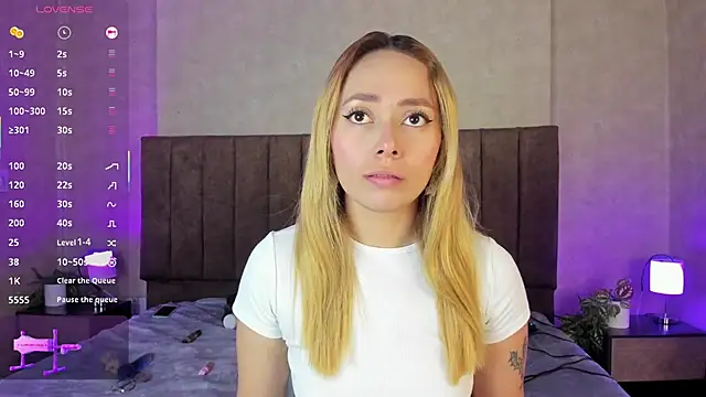 LanaMills  online show from 11/16/25, 04:51