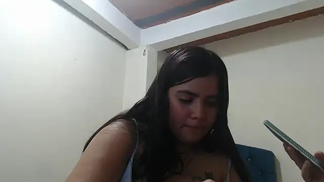 Snapshot of _yess_love_ chatting on 11/29/25, 10:46 yess love online show from 11/29/25, 10:46