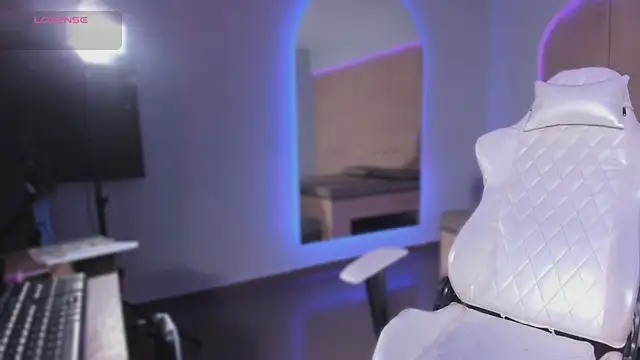 HannahMontgomery online show from 11/19/25, 03:56