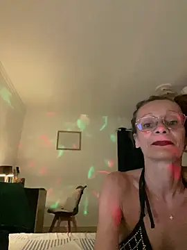 Snapshot of Chris06d22@xh chatting on 08/04/26, 08:00 Chris06d22xh online show from 08/04/26, 08:00