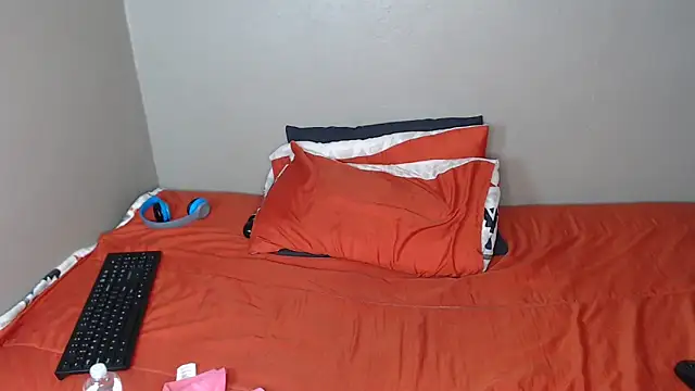 Lunalee online show from 11/30/25, 10:36