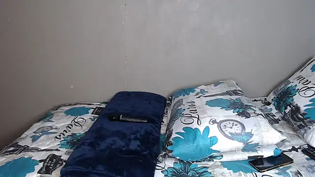 Lunalee online show from 12/17/25, 09:43