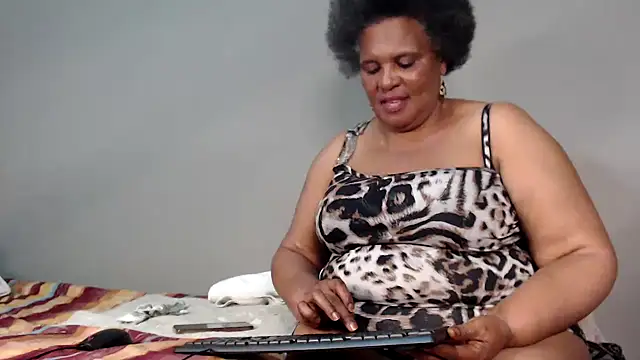 GrandBustyMelon online show from 09/18/25, 08:00