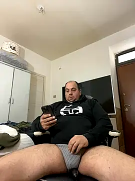 Snapshot of Roma84000 chatting on 11/09/25, 01:53 Roma84000 online show from 11/09/25, 01:53