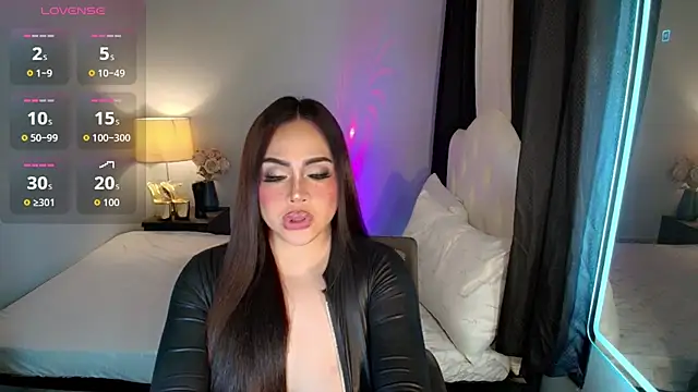 Snapshot of Unforgettable_Maria chatting on 10/16/25, 05:41 Unforgettable Maria online show from 10/16/25, 05:41