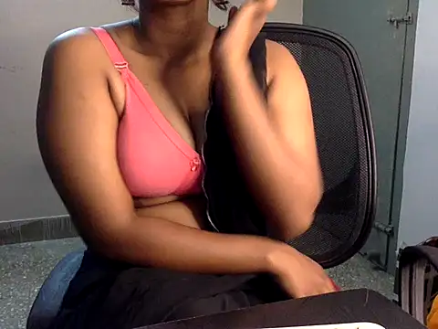 Hot-Honey20 online show from 10/17/25, 12:08