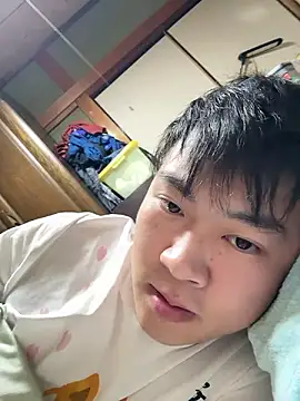 Snapshot of hiromu53 chatting on 10/24/25, 12:34 hiromu53 online show from 10/24/25, 12:34