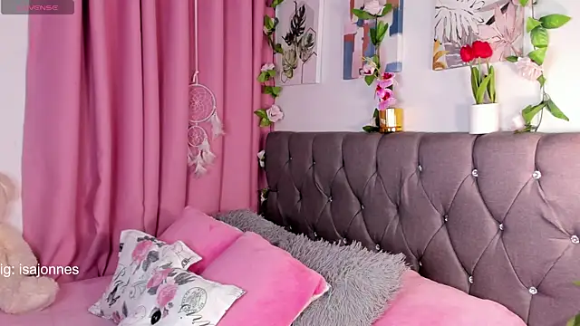 isajonnes18 online show from 04/16/26, 06:52