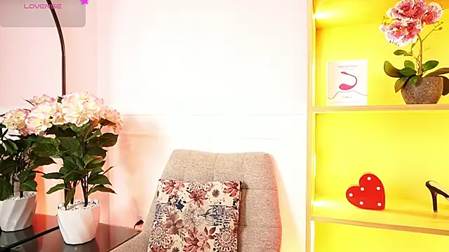 MilaCrave online show from 02/21/26, 11:33