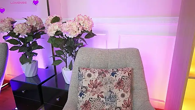 MilaCrave online show from 03/25/26, 12:44