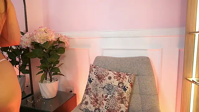 MilaCrave online show from 04/03/26, 11:41