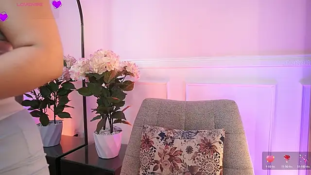 MilaCrave online show from 04/06/26, 11:44