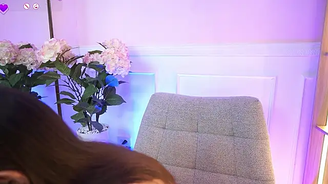 MilaCrave online show from 04/20/26, 12:08