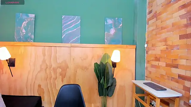 halleylorens online show from 04/16/26, 07:03