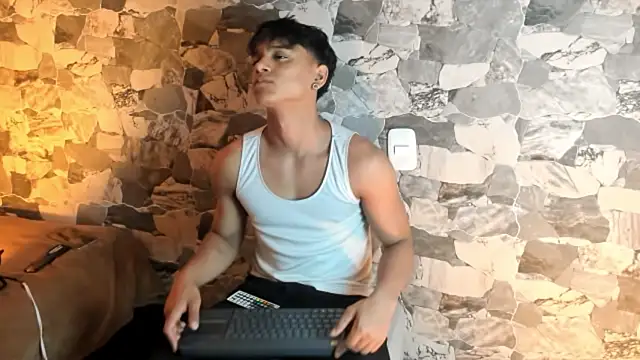 ZYZZ1312 online show from 04/01/26, 04:24