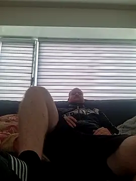 svenni2525 online show from 10/18/25, 11:55