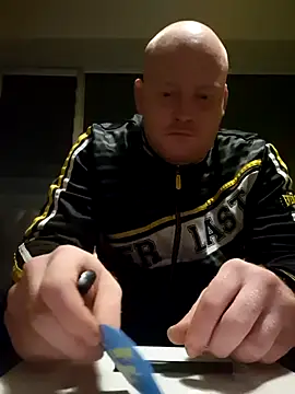 svenni2525 online show from 10/20/25, 06:08