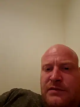 svenni2525 online show from 10/25/25, 01:24