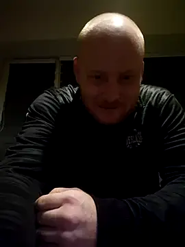 svenni2525 online show from 10/31/25, 07:04