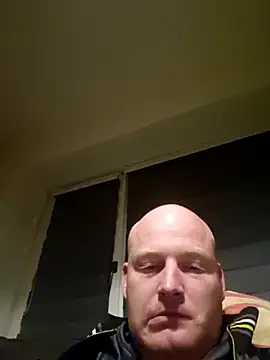 svenni2525 online show from 12/01/25, 02:38