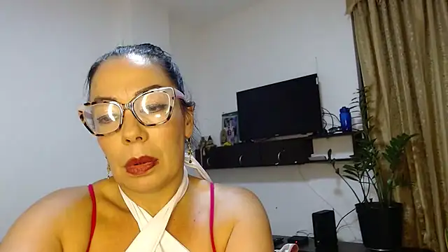 naiaratobon   online show from 10/12/25, 07:29