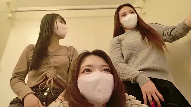 Azusa DoMybest online show from 04/10/26, 10:09