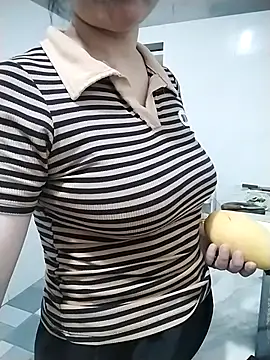 Mie rose online show from 04/19/26, 11:53