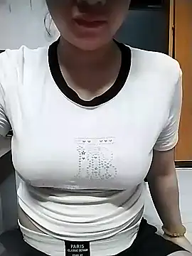 Snapshot of Mie_rose chatting on 05/16/26, 01:21 Mie rose online show from 05/16/26, 01:21