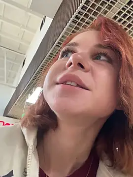 Snapshot of RosieSecret chatting on 09/15/25, 05:18 RosieSecret online show from 09/15/25, 05:18