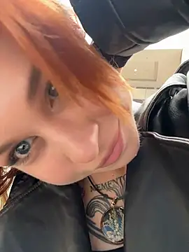 Snapshot of RosieSecret chatting on 10/12/25, 08:13 RosieSecret online show from 10/12/25, 08:13