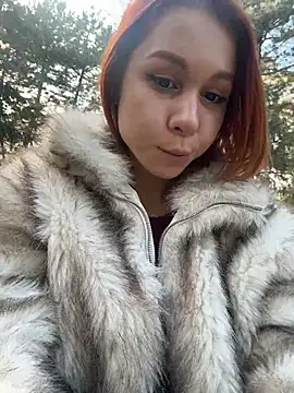 Snapshot of RosieSecret chatting on 11/17/25, 08:09 RosieSecret online show from 11/17/25, 08:09