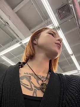 Snapshot of RosieSecret chatting on 11/21/25, 08:02 RosieSecret online show from 11/21/25, 08:02