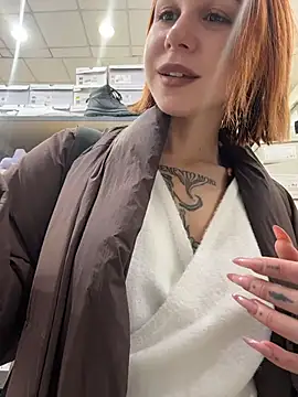 Snapshot of RosieSecret chatting on 12/18/25, 08:09 RosieSecret online show from 12/18/25, 08:09