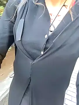 pink-mai online show from 11/25/25, 11:05