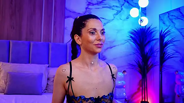 EllyLynn online show from 10/30/25, 08:09