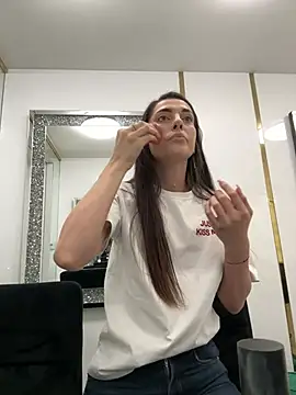 EllyLynn online show from 04/13/26, 05:29