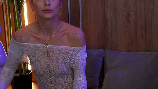 EllyLynn online show from 04/18/26, 06:23