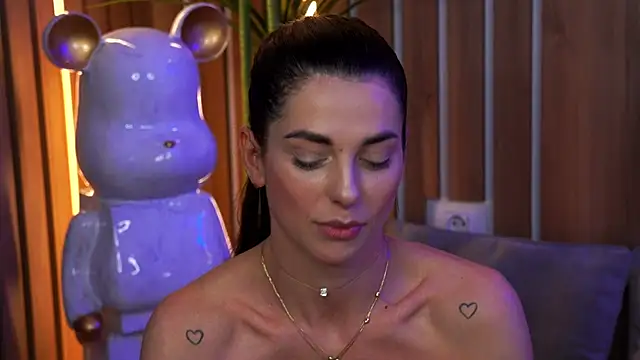 EllyLynn online show from 04/18/26, 07:07