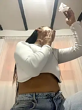 Sara-cooper2 online show from 11/11/25, 02:28