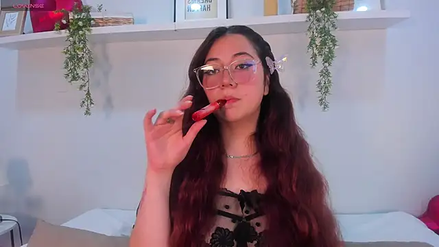 Nicolle Evanss  online show from 04/22/26, 04:48