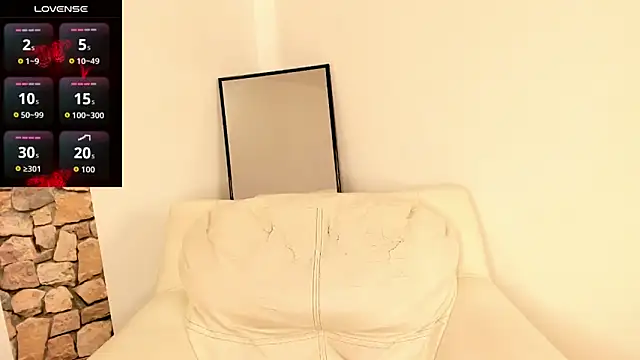 Snapshot of NinaCollinss1 chatting on 10/31/25, 05:47 NinaCollinss1 online show from 10/31/25, 05:47