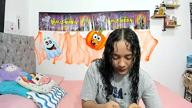 nay and aleja1 online show from 10/29/25, 03:09