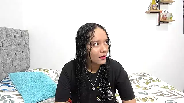 nay and aleja1 online show from 11/12/25, 02:34