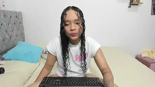 nay and aleja1 online show from 12/15/25, 02:05