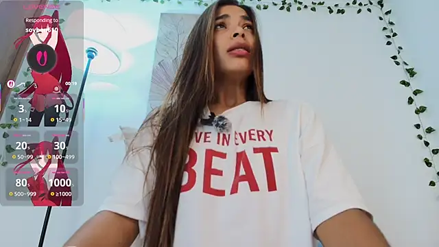 Snapshot of Nicolle_swt chatting on 09/20/25, 01:34 Nicolle swt online show from 09/20/25, 01:34