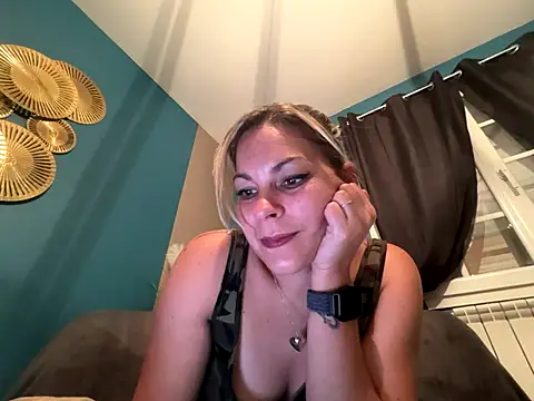 Snapshot of minettedusud chatting on 10/16/25, 07:53 minettedusud online show from 10/16/25, 07:53