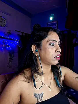 Love Beauty01 online show from 03/23/26, 06:45