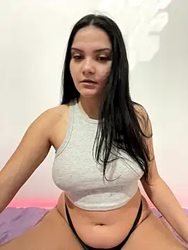 Snapshot of Selena_y chatting on 11/16/25, 09:42 Selena y online show from 11/16/25, 09:42